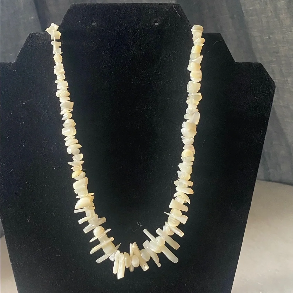 Vintage‎ White Mother of Pearl Chip Necklace